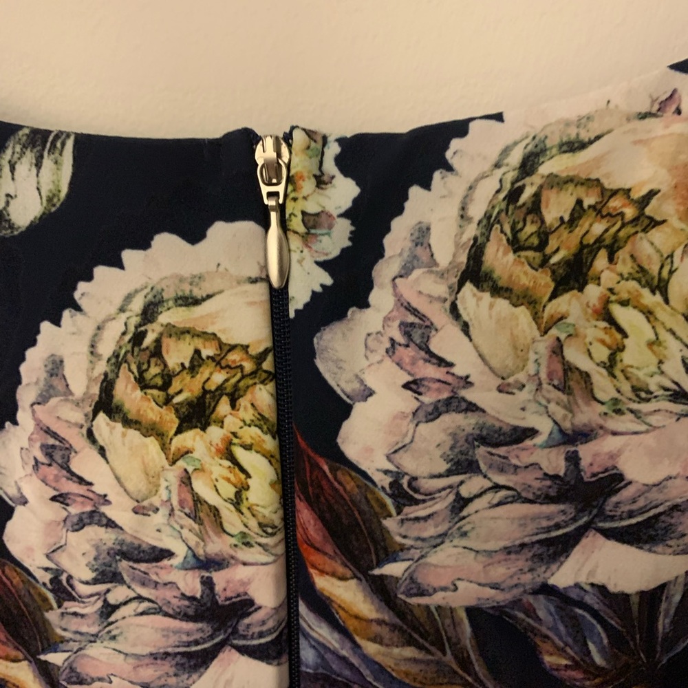 Dress - Picture 3 of 7